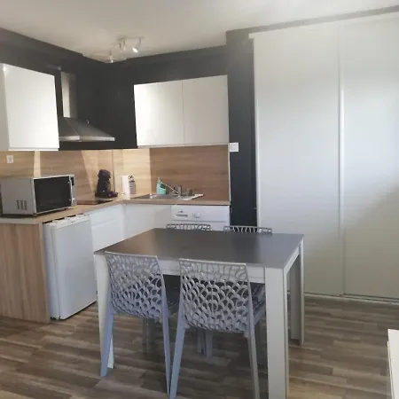 Apartment Charmant Studio